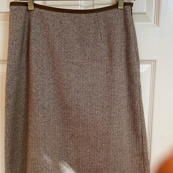 Brown herringbone pattern skirt - Picture 2 of 2